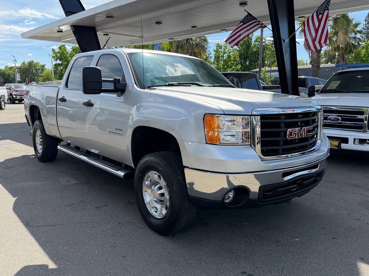 Used 2010 GMC Sierra 2500 SLE w/ Suspension Package, Off-Road AWD/4WD image 10