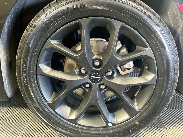Used 2025 Chrysler Pacifica Limited FWD image 35