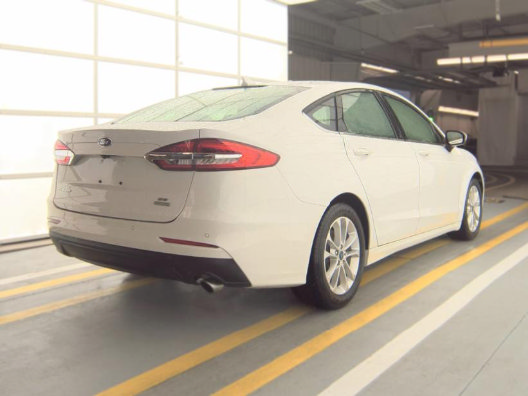 Used 2020 Ford Fusion SE FWD image 2