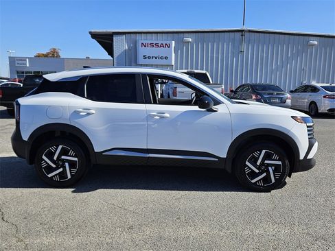 New 2026 Nissan Kicks SV image 12
