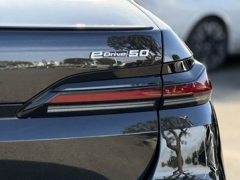 Used 2025 BMW i7 eDrive50 w/ M Sport Package image 2
