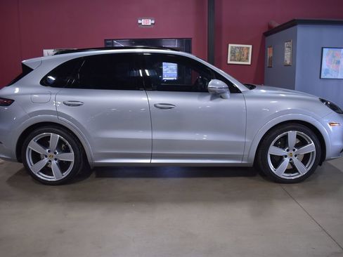 Used 2021 Porsche Cayenne Turbo image 11