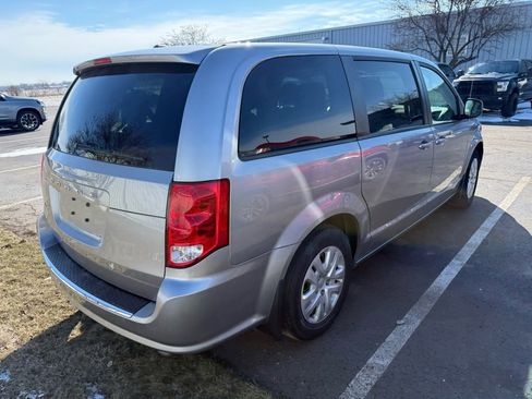 Used 2018 Dodge Grand Caravan SE w/ UConnect Hands-Free Group image 7