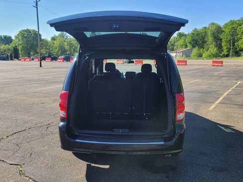 Used 2016 Dodge Grand Caravan SE FWD image 11