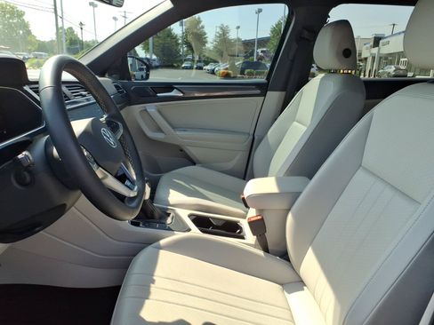 Certified 2023 Volkswagen Tiguan SE R-Line FWD image 16
