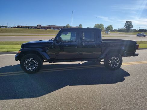 New 2025 Jeep Gladiator Sport w/ Premium Package image 4