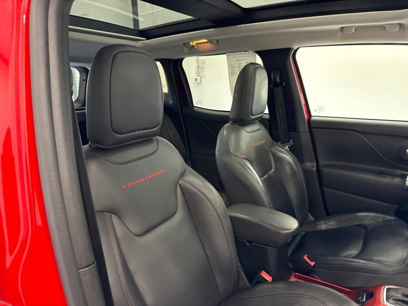 Used 2020 Jeep Renegade Trailhawk w/ Premium Leather Group AWD/4WD image 13