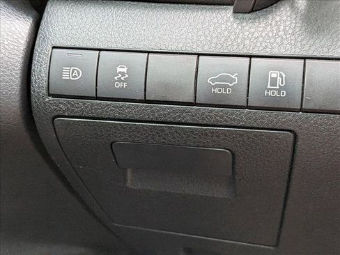 Used 2024 Toyota Camry SE image 9