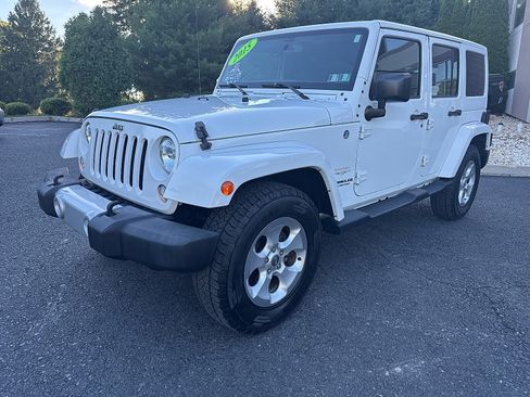 Used 2015 Jeep Wrangler Unlimited Sahara w/ Connectivity Group AWD/4WD image 13