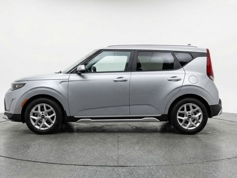 Used 2025 Kia Soul LX w/ LX Technology Package FWD image 5