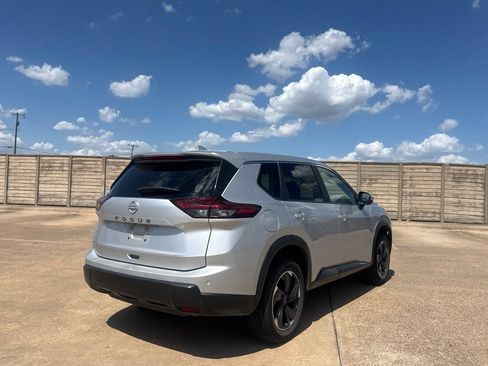 Certified 2025 Nissan Rogue SV FWD image 20
