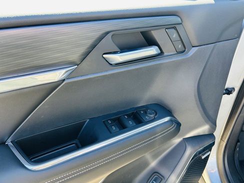 Used 2024 GMC Acadia Elevation w/ Black Edition image 18