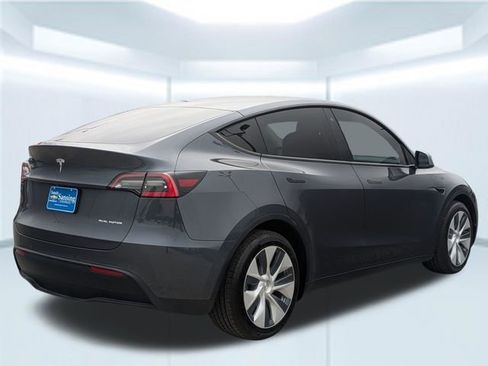 Used 2021 Tesla Model Y Long Range AWD/4WD image 6