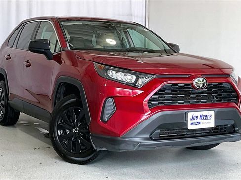Used 2022 Toyota RAV4 LE FWD image 1