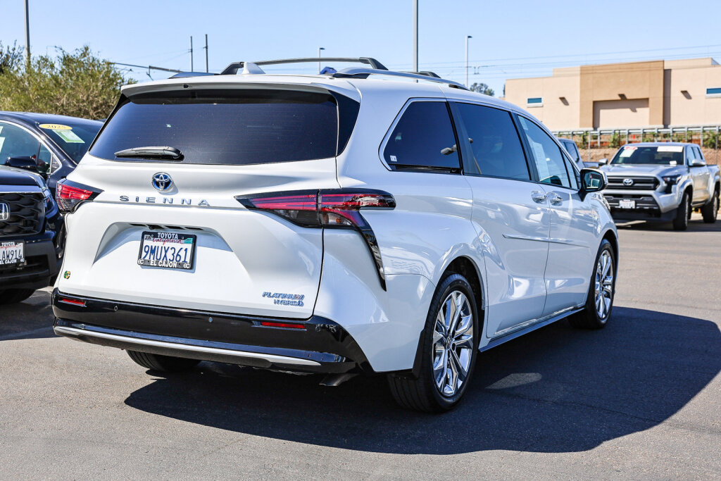 Certified 2024 Toyota Sienna Platinum FWD image 26