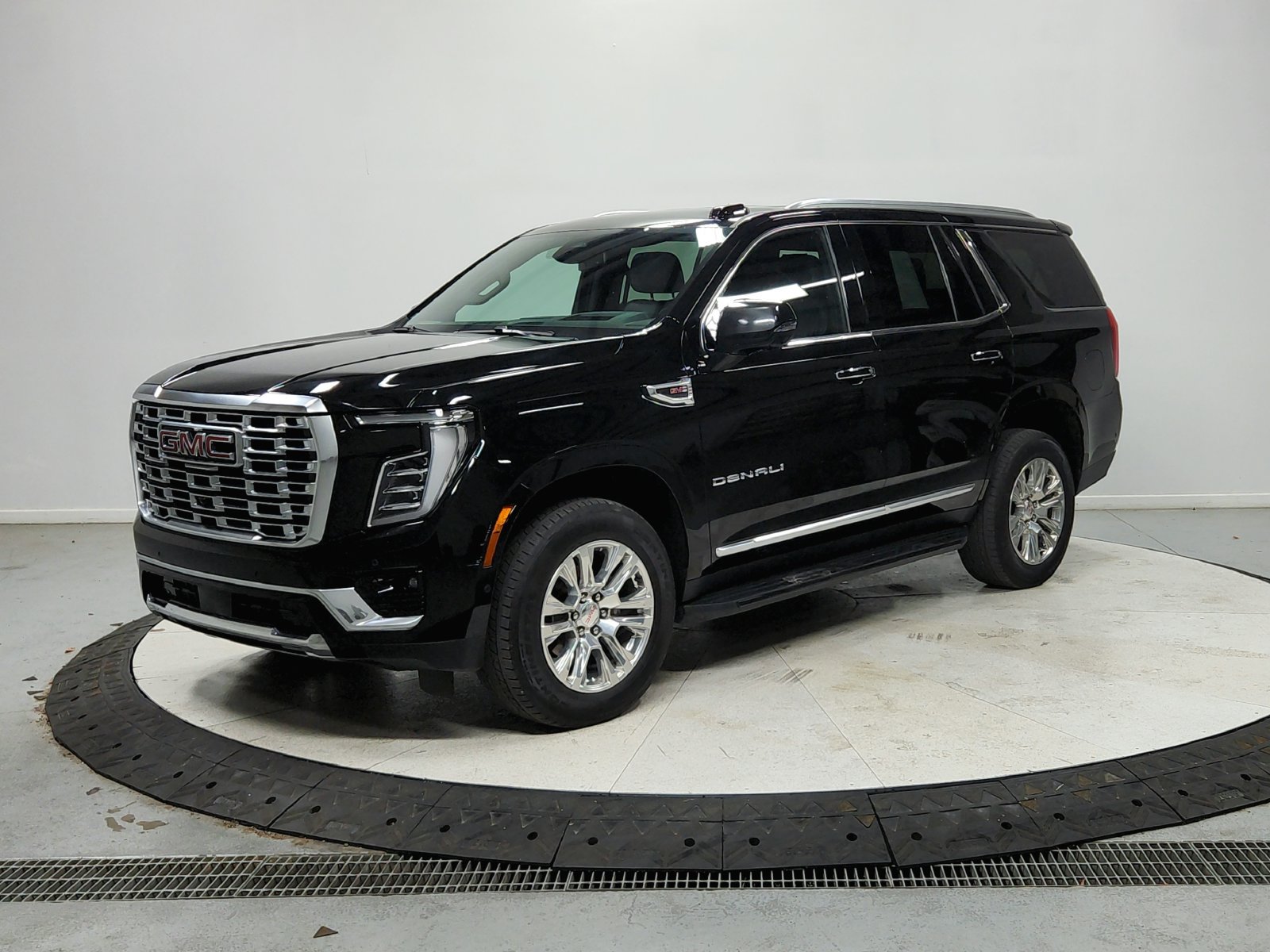 Used 2025 GMC Yukon Denali RWD image 4