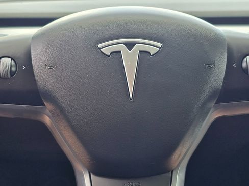 Used 2021 Tesla Model Y Long Range AWD/4WD image 32