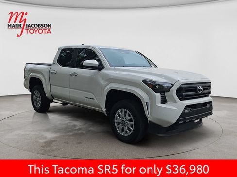 Used 2024 Toyota Tacoma SR5 AWD/4WD image 5