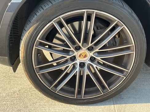 Used 2022 Porsche Cayenne AWD/4WD image 6