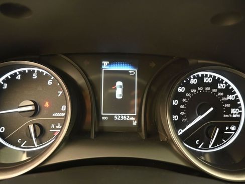 Used 2024 Toyota Camry SE image 11
