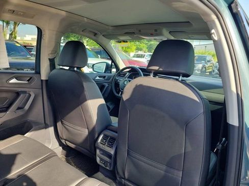 Used 2020 Volkswagen Tiguan SE image 9