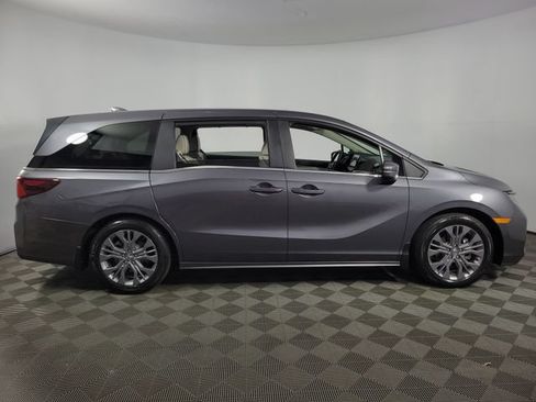 Used 2025 Honda Odyssey Touring image 9