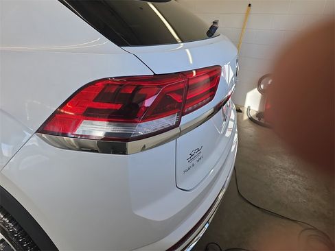 Used 2022 Volkswagen Atlas Cross Sport SEL Premium R-Line image 28