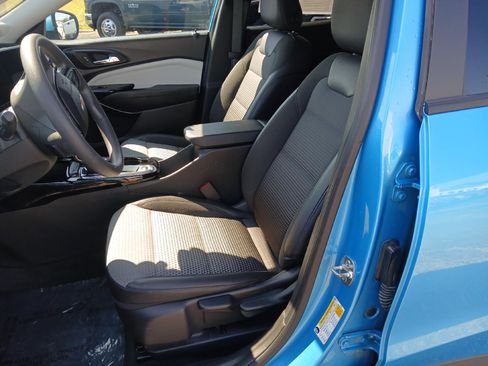 Used 2025 Chevrolet Trax LT FWD image 12