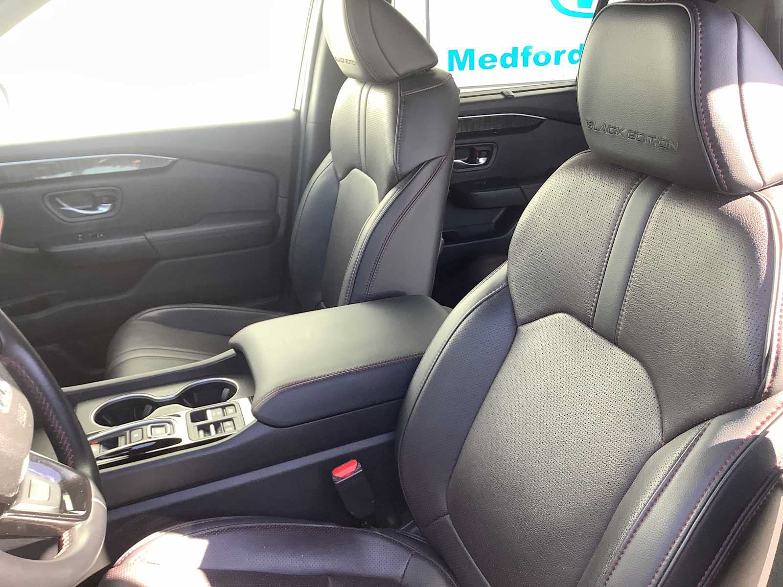 Used 2025 Honda Pilot Black Edition image 13