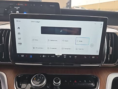 Used 2025 Ford Expedition King Ranch AWD/4WD image 34