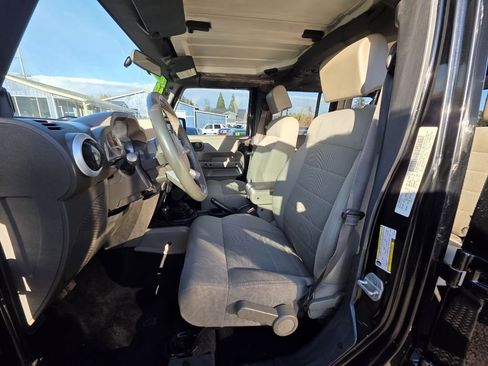 Used 2008 Jeep Wrangler Unlimited Sahara w/ Trailer Tow Group image 14