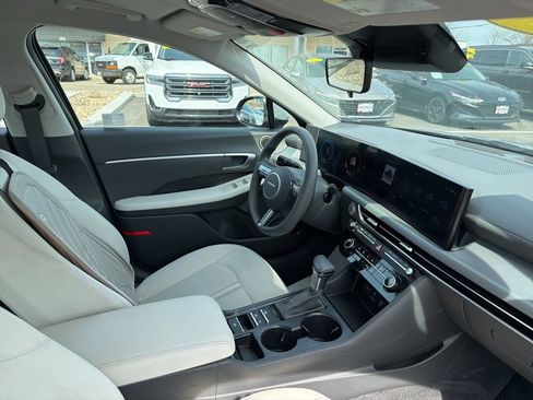 Used 2025 Hyundai Sonata SE FWD image 12