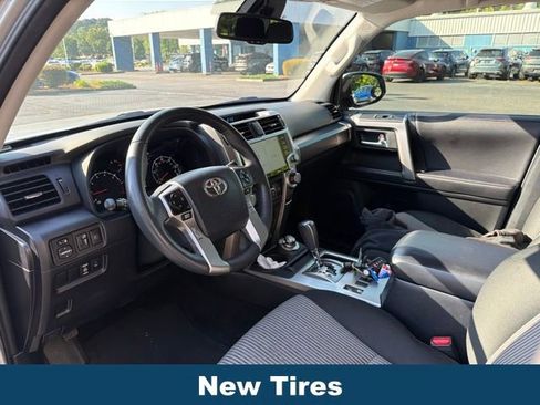 Used 2022 Toyota 4Runner SR5 AWD/4WD image 4