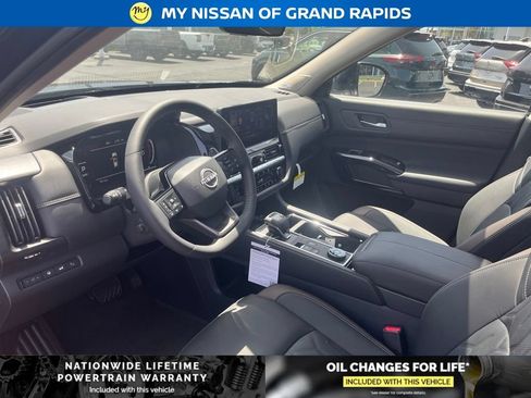 New 2026 Nissan Pathfinder Platinum w/ Cargo Package AWD/4WD image 12