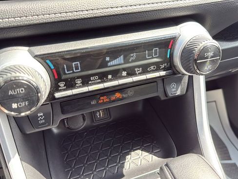 Used 2025 Toyota RAV4 XLE AWD/4WD image 27