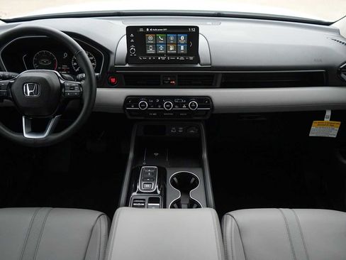 Used 2025 Honda Pilot EX-L image 10