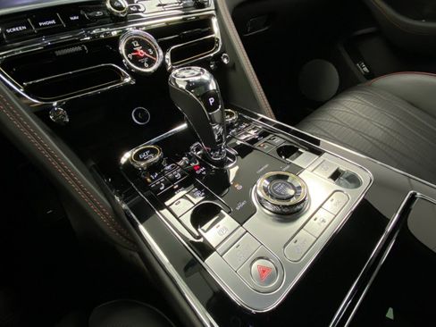 Used 2021 Bentley Flying Spur V8 AWD/4WD image 30