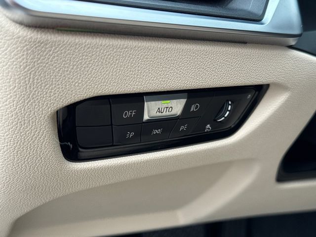 Used 2022 BMW 330i Sedan w/ Driving Assistance Package RWD image 27