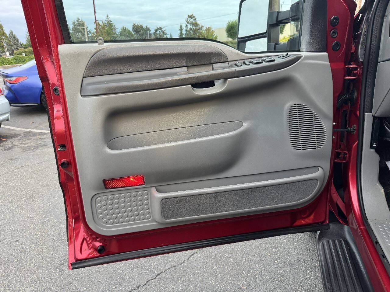 Used 2003 Ford Excursion XLT AWD/4WD image 29