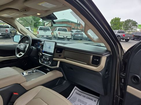 Used 2024 Ford Expedition Max Limited RWD image 23