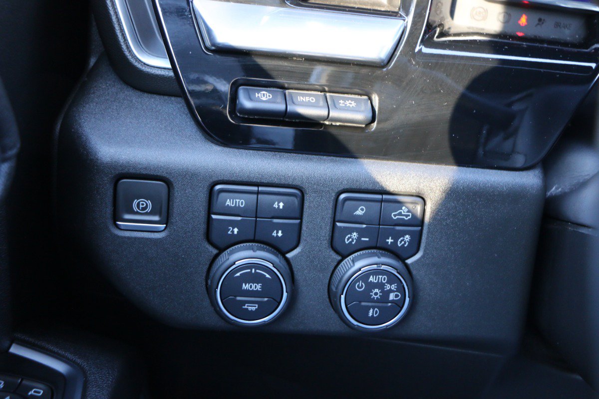 Used 2023 Chevrolet Silverado 1500 High Country w/ High Country Premium Package AWD/4WD image 22