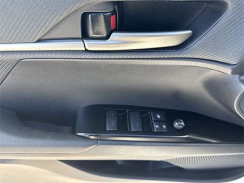 Used 2025 Toyota Camry SE image 25