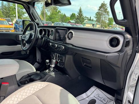 Used 2023 Jeep Wrangler Unlimited Sahara AWD/4WD image 21