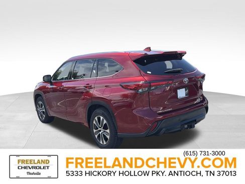 Used 2020 Toyota Highlander XLE FWD image 5