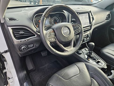 Used 2019 Jeep Cherokee Overland w/ Technology Group image 13