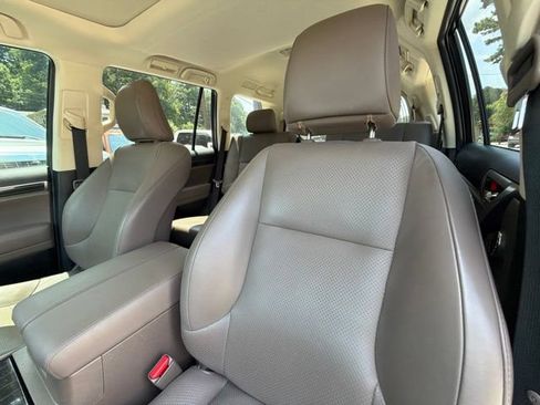 Used 2022 Lexus GX 460 Luxury w/ Sport Design Package AWD/4WD image 19