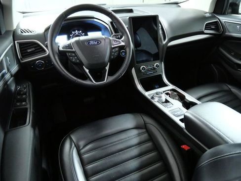 Certified 2024 Ford Edge SEL w/ Convenience Package AWD/4WD image 4
