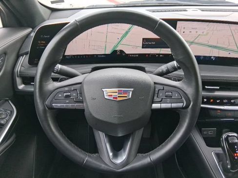 Used 2025 Cadillac XT4 Premium Luxury FWD image 10