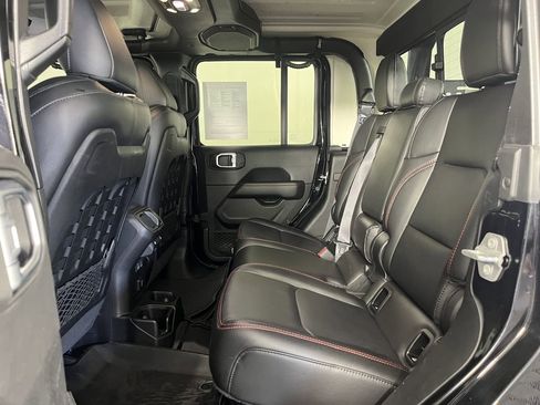 Used 2020 Jeep Gladiator Rubicon image 14