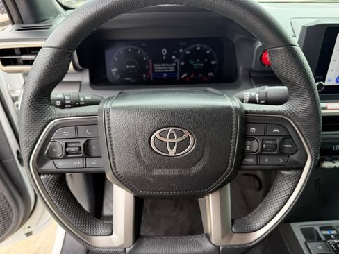 Used 2024 Toyota Tacoma TRD Off-Road AWD/4WD image 10